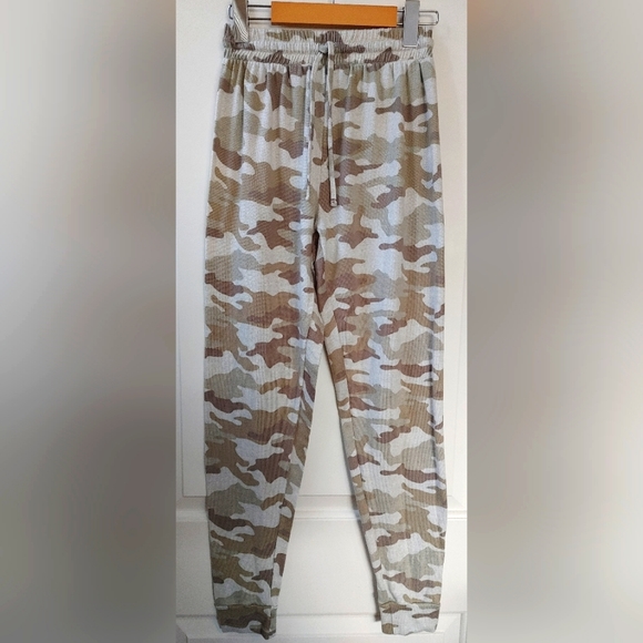 Rose & Vine Camouflage Joggers XS - Picture 1 of 6
